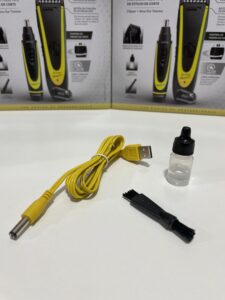 Cable de Carga USB / Aceite Lubricante / Cepillo de Limpieza